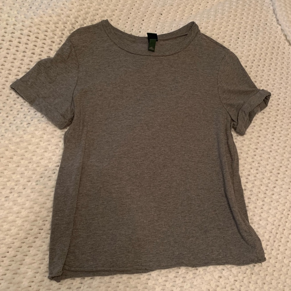 gray tshirt